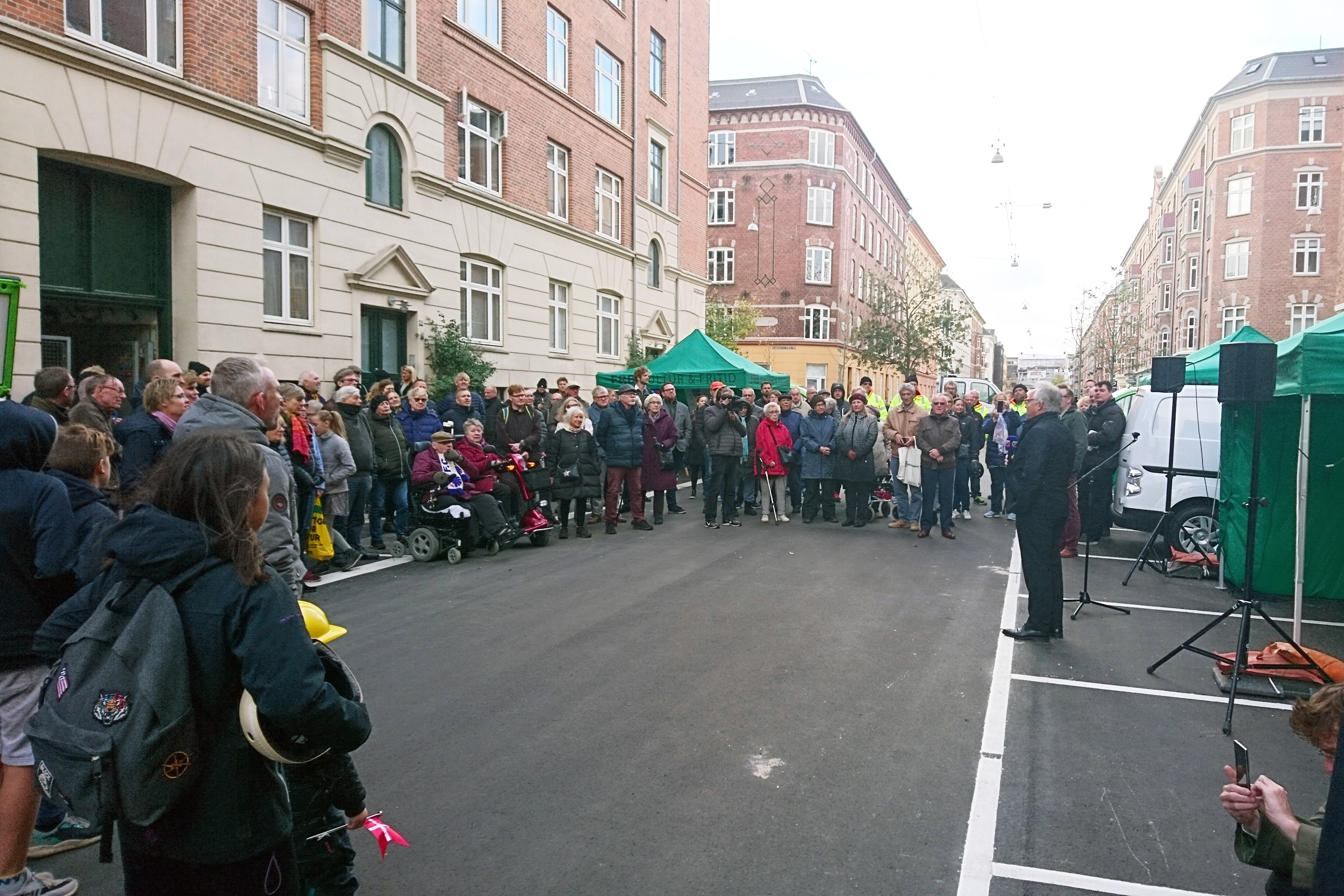 Foto: De to nye skybrudsløsninger blev indviet i oktober 2018. Lene Stolpe Meyer forklarer, at Frederiksberg Kommune allerede har høstet nogle af værdierne.