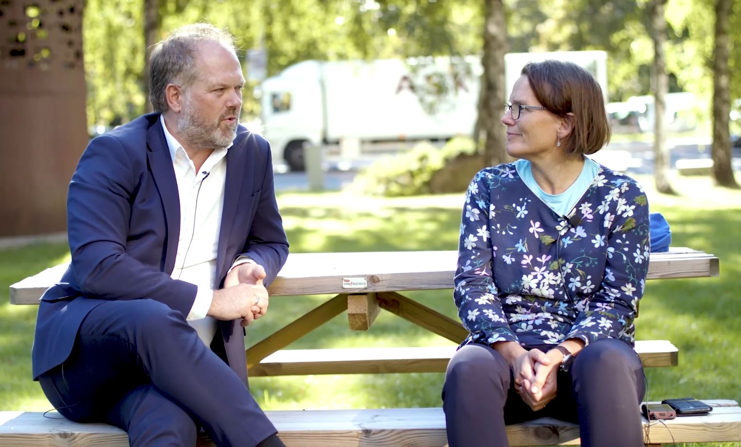 Per Øyvind Langeland, direktør i NHO og Kristin Weidemann Wieland, områdedirektør i KS.