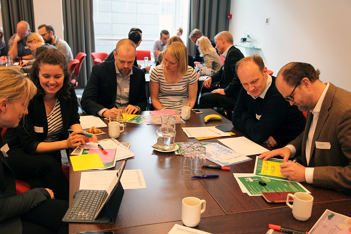 Foto: Etableringsworkshop for et co-creation-initiativ mod it-relateret økonomisk kriminalitet, hvor omkring 80 personer fra ca. 40 forskellige organisationer deltog.